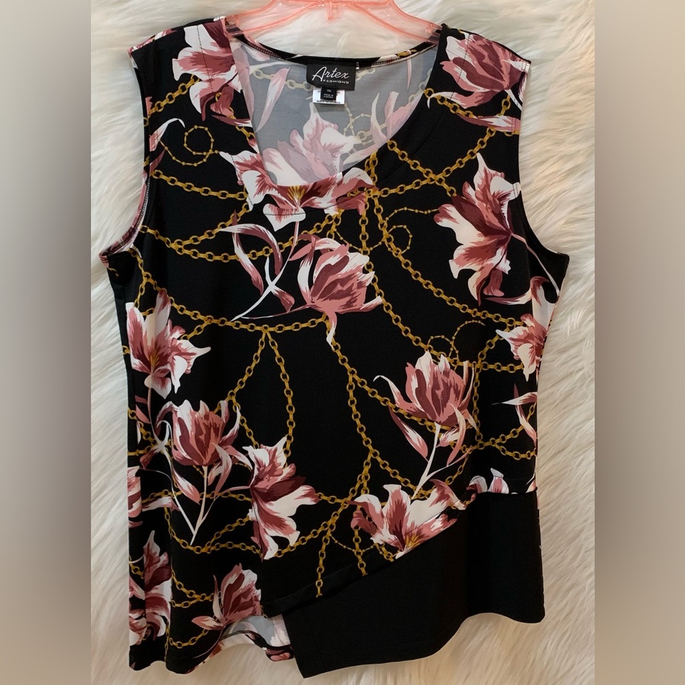 Artex Fashions Sleeveless blouse with Chain Print See measurements
